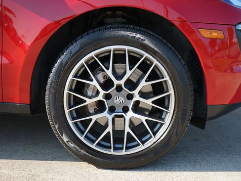 Used 2017 Porsche Macan S image 4