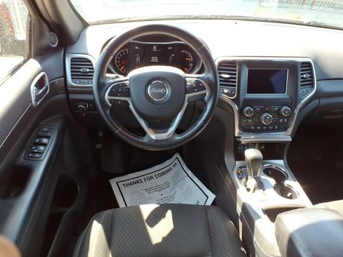 Used 2018 Jeep Grand Cherokee Laredo AWD/4WD image 11