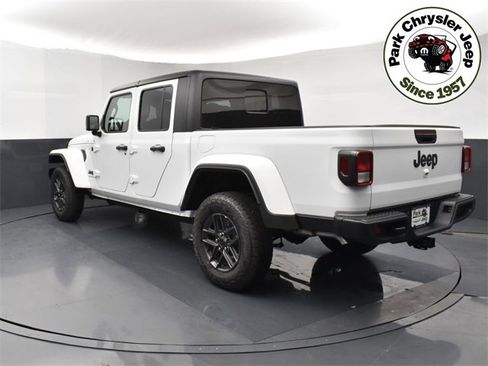 New 2025 Jeep Gladiator Sport image 4