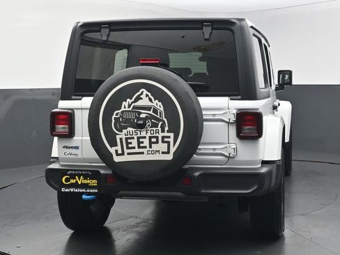 Used 2024 Jeep Wrangler Unlimited w/ Convenience Group AWD/4WD image 4