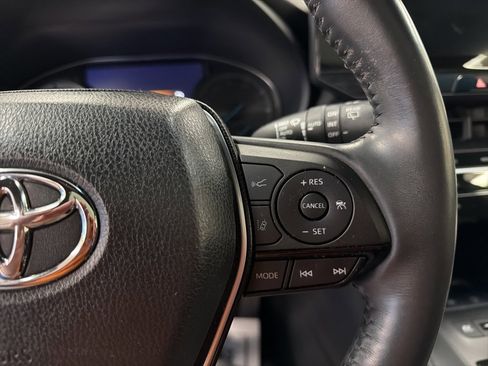 Used 2021 Toyota Venza Limited image 11