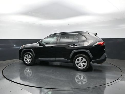 Used 2021 Toyota RAV4 LE FWD image 2