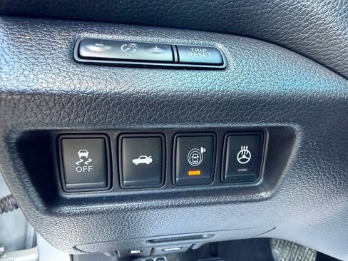 Used 2014 Nissan Altima 2.5 SL w/ Technology Package FWD image 32