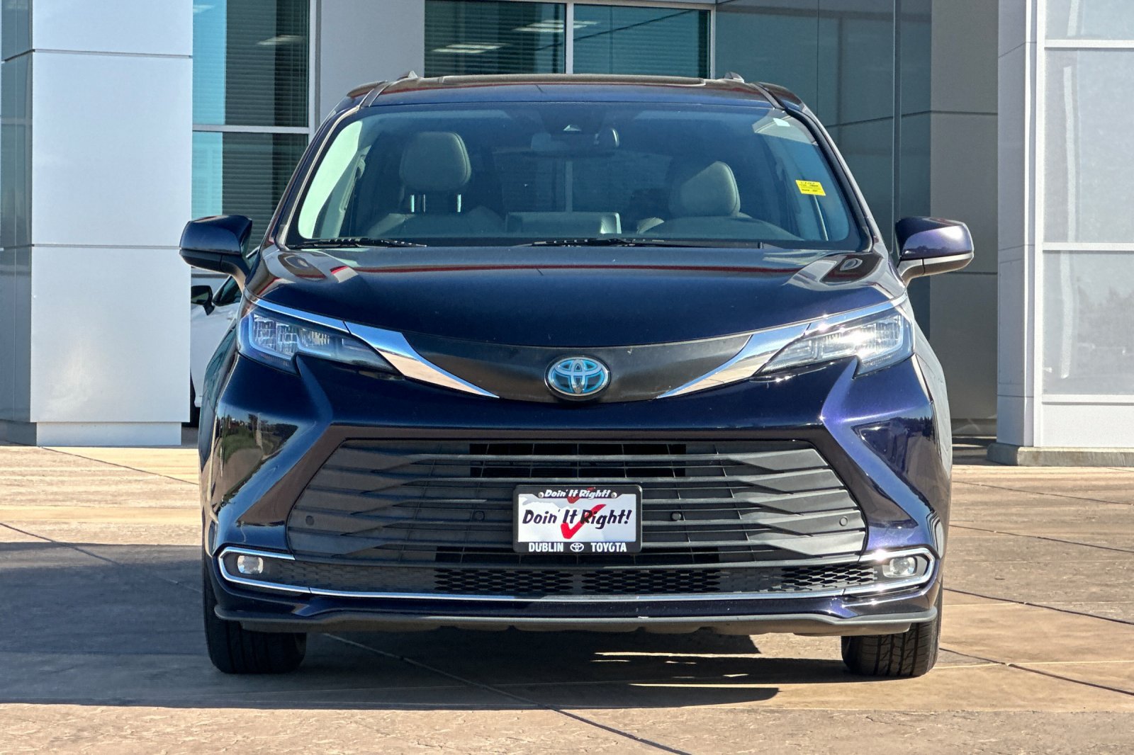 Certified 2023 Toyota Sienna XLE FWD image 11