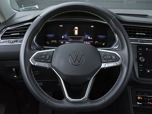 Used 2022 Volkswagen Tiguan SE image 20