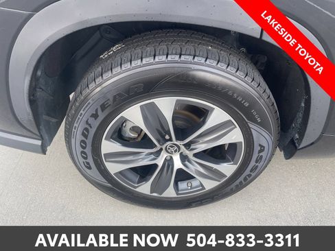 Certified 2024 Toyota Highlander XLE FWD image 13