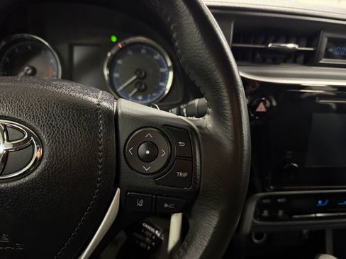 Used 2018 Toyota Corolla SE image 38