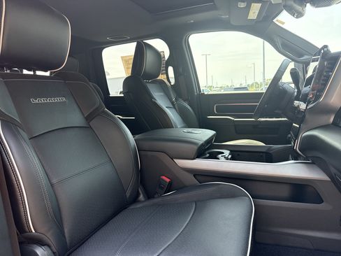 Used 2025 RAM 2500 Laramie AWD/4WD image 32