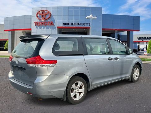 Used 2011 Toyota Sienna FWD image 7