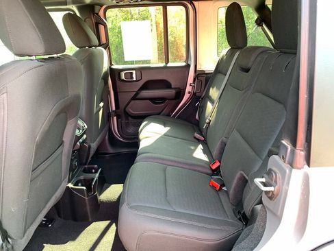 Used 2020 Jeep Wrangler Unlimited Sahara w/ Cold Weather Group AWD/4WD image 27