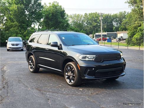 Used 2023 Dodge Durango SXT w/ SXT Blacktop Group AWD/4WD image 17