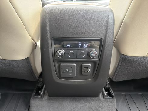 Used 2018 Buick Enclave Premium AWD/4WD image 29