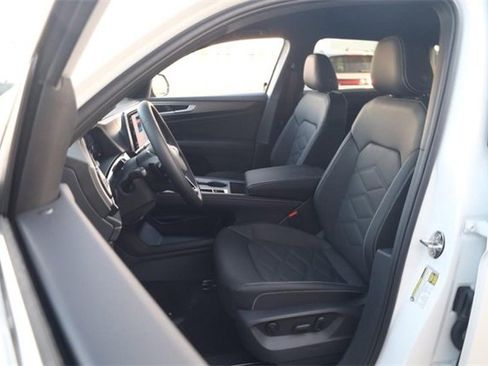 New 2026 Volkswagen Atlas Cross Sport SE image 8