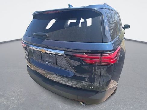 Used 2022 Chevrolet Traverse LT w/ LT Premium Package image 5