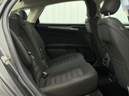 Used 2018 Ford Fusion SE w/ Fusion SE Technology Package image 16