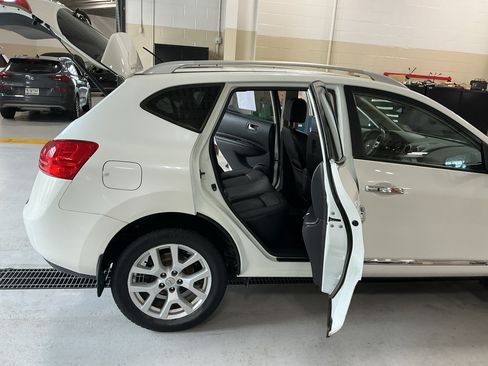 Used 2013 Nissan Rogue SL AWD/4WD image 16