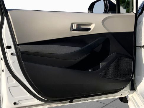 Used 2022 Toyota Corolla LE FWD image 21