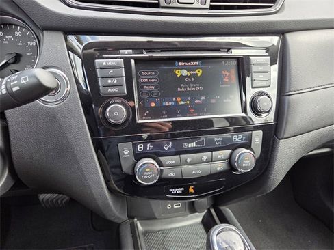 Used 2018 Nissan Rogue SV image 23