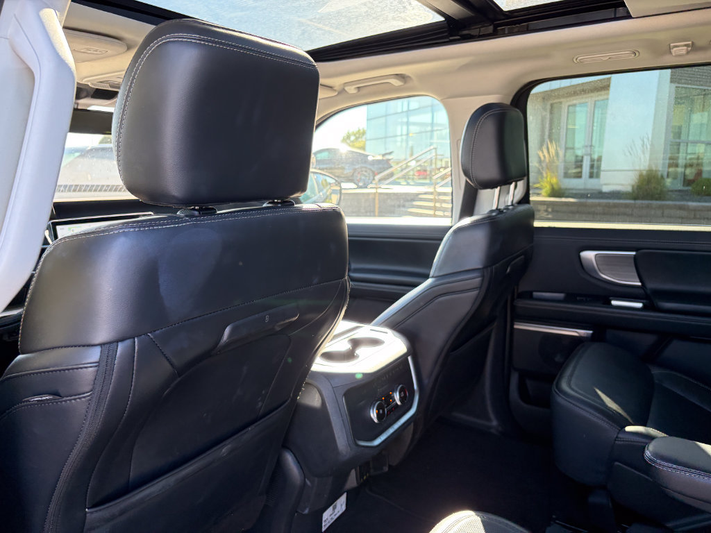 Used 2025 Ford Expedition Max Platinum AWD/4WD image 14