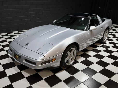 Used 1996 Chevrolet Corvette Coupe RWD image 5