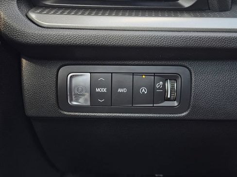 Used 2025 Chevrolet Traverse LT AWD/4WD image 24