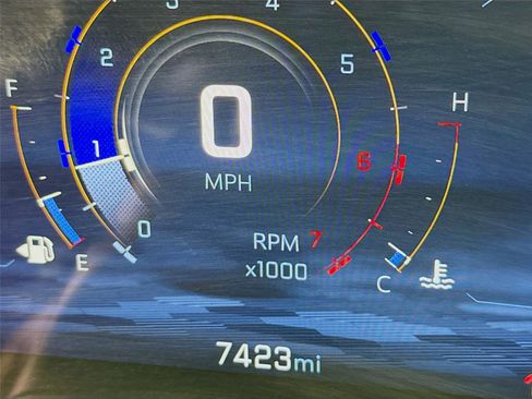 Used 2025 Chevrolet Traverse RS image 2