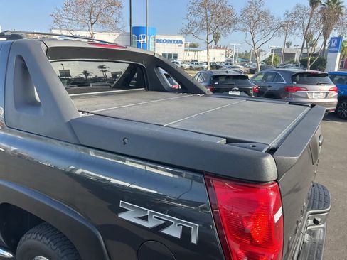 Used 2005 Chevrolet Avalanche Z71 w/ Sun And Sound Package image 20