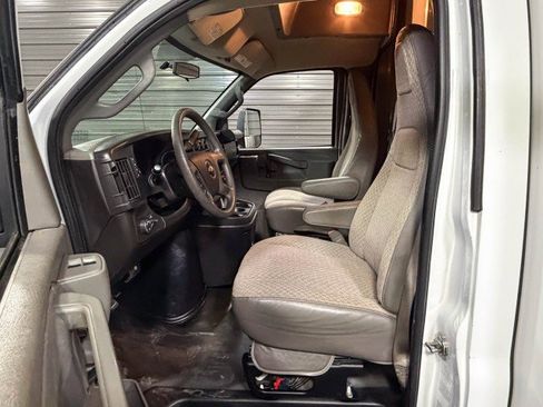 Used 2017 Chevrolet Express 3500 image 22