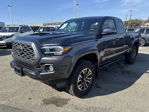 Used 2023 Toyota Tacoma TRD Sport image 7