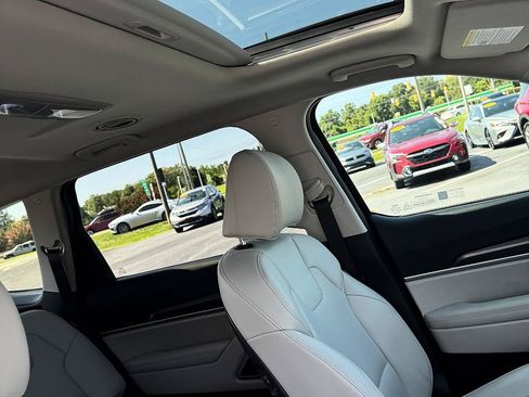 Used 2024 Kia Telluride S w/ S Sunroof Package FWD image 13