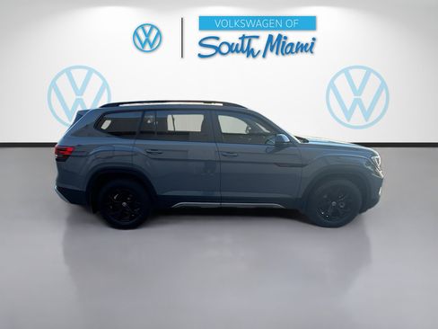 Certified 2025 Volkswagen Atlas Peak Edition SE image 8