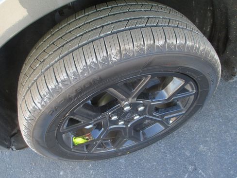 Used 2025 Ford Maverick XLT w/ Equipment Group 301A image 13