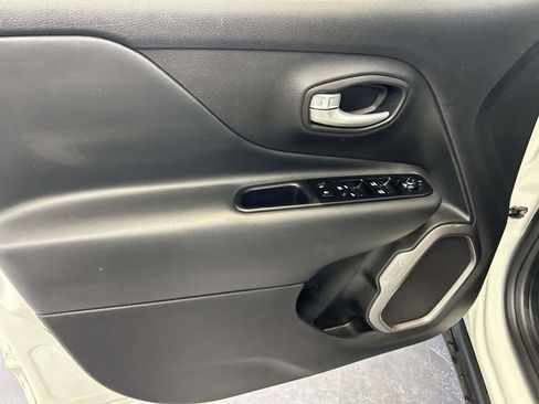 Used 2023 Jeep Renegade Latitude w/ Premium Group AWD/4WD image 16