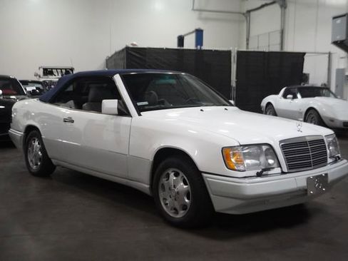 Used 1995 Mercedes-Benz E 320 Convertible image 4