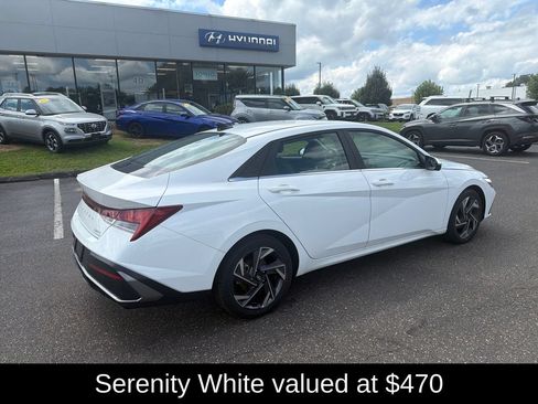 Used 2024 Hyundai Elantra Limited FWD image 3