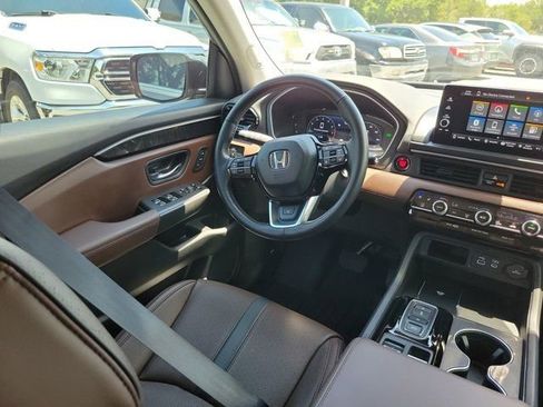 Used 2025 Honda Pilot Elite image 22