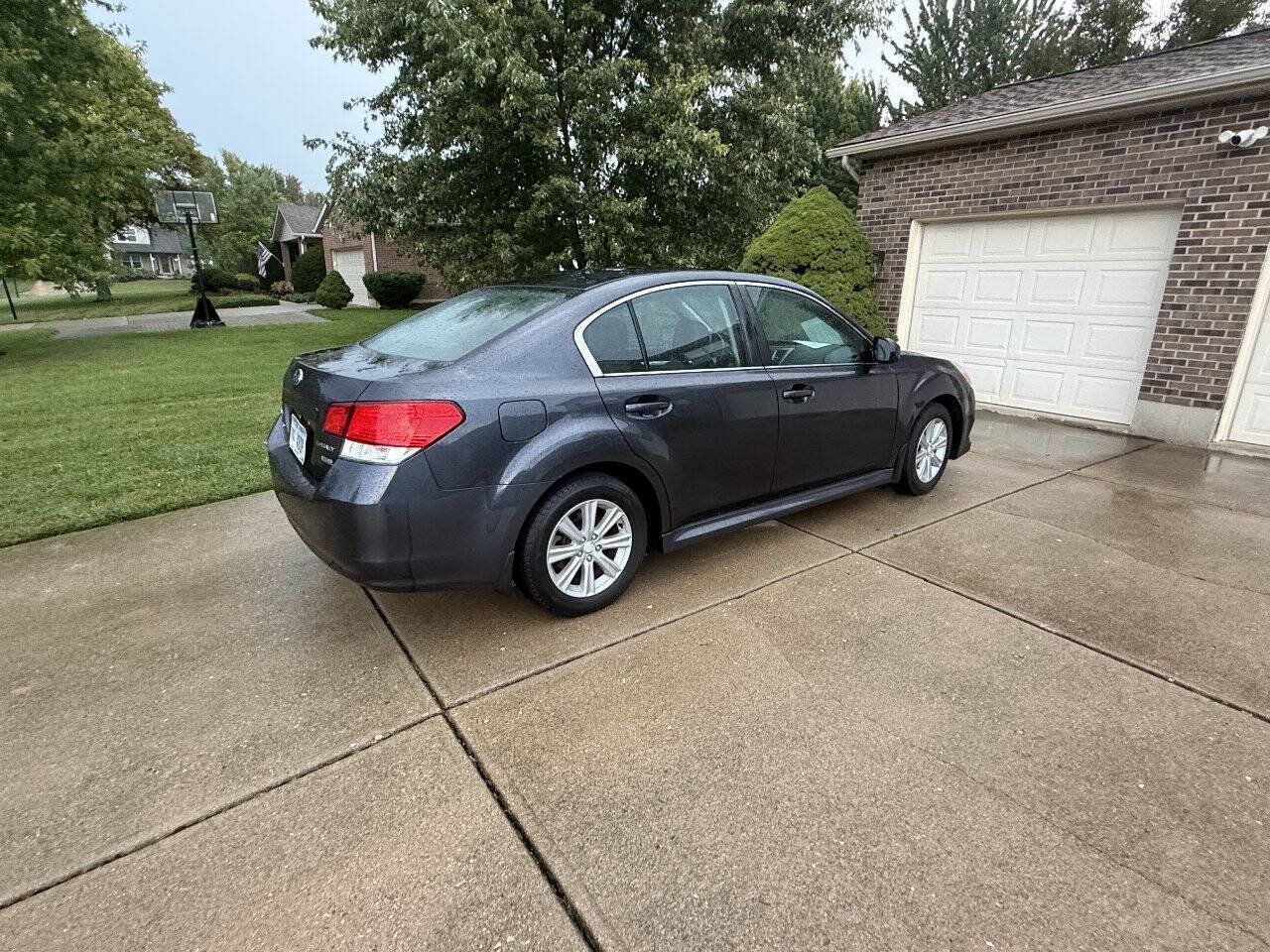 Used 2011 Subaru Legacy 2.5i Premium AWD/4WD image 3
