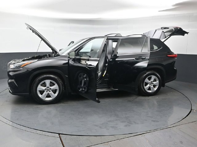 Used 2023 Toyota Highlander LE AWD/4WD image 46