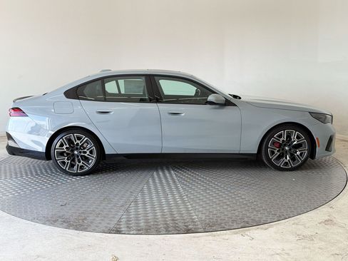 New 2026 BMW i5 eDrive40 w/ M Sport Package AWD/4WD image 8