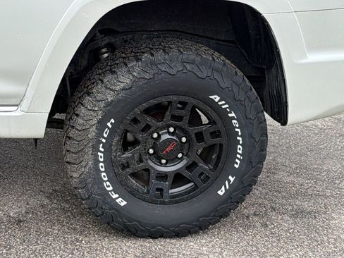 Used 2011 Toyota 4Runner SR5 w/ Convenience Pkg AWD/4WD image 12