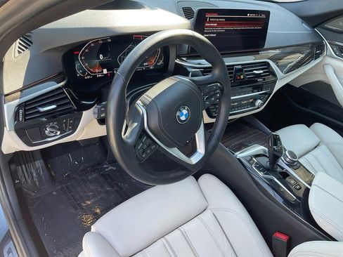 Used 2022 BMW 530i w/ Premium Package image 17