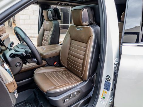 Used 2025 GMC Yukon Denali Ultimate image 30