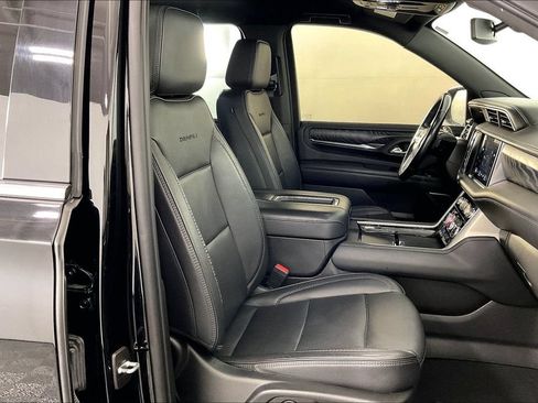 Used 2022 GMC Yukon XL Denali AWD/4WD image 9