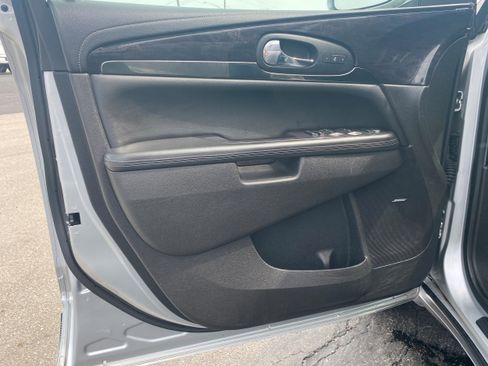 Used 2016 Buick Enclave Leather FWD image 9