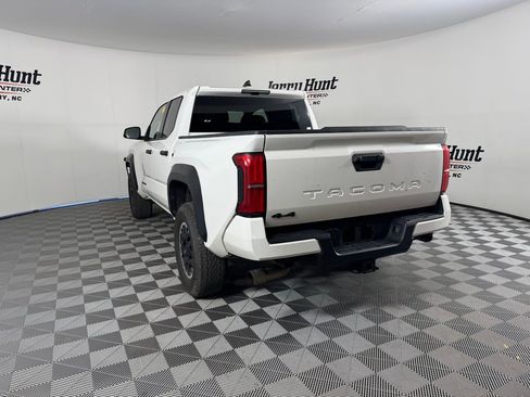 Used 2024 Toyota Tacoma TRD Off-Road image 10