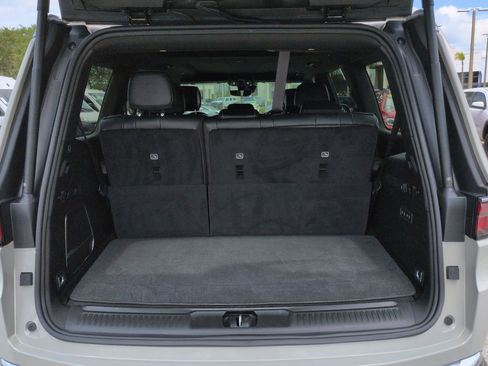 Used 2022 Jeep Wagoneer Series III w/ Premium Group I RWD image 13