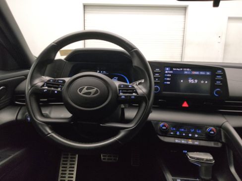 Used 2025 Hyundai Elantra Sport FWD image 22
