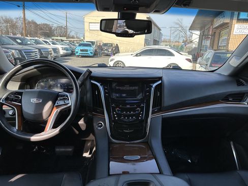 Used 2018 Cadillac Escalade 4WD image 59