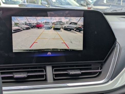 Used 2025 Chevrolet Trax LT w/ LT Convenience Package image 17