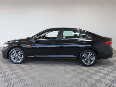 Used 2024 Volkswagen Jetta SE image 5